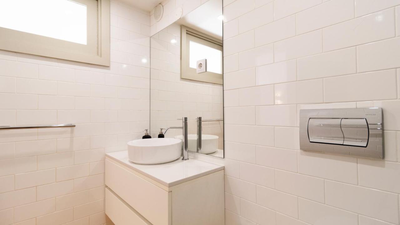 Central Stunning Duplex W/ Patio By Lovelystay Porto Ngoại thất bức ảnh