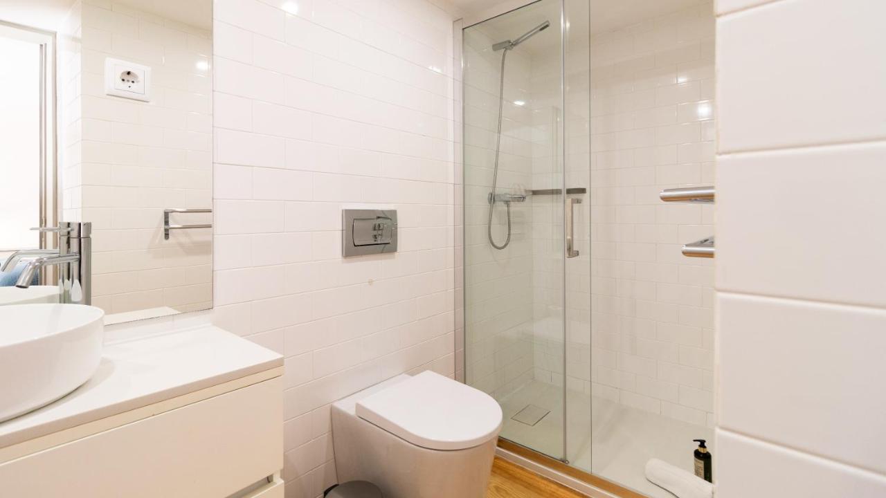 Central Stunning Duplex W/ Patio By Lovelystay Porto Ngoại thất bức ảnh